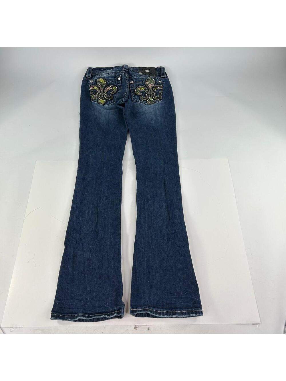 Miss Me Signature Rise Boot Jeans Sz 27 Fleur De Lis Sequin Flap Pocket Denim - Picture 3 of 11